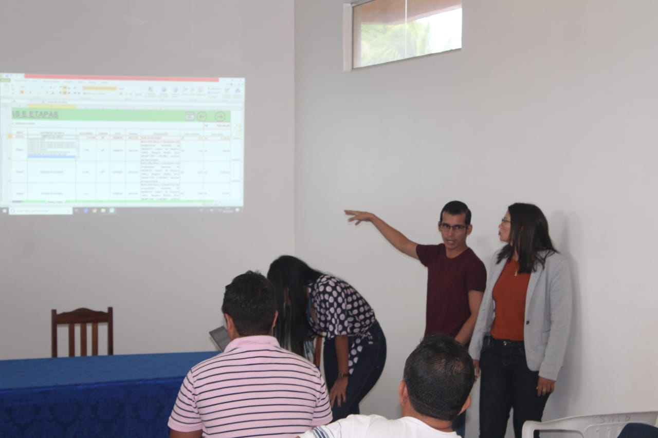 Ação do projeto minha cidade linda, projetos de iluminação pública e limpeza da prefeitura capacita técnicos.